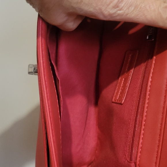 Gorgeous Red Quilted Strappy Shoulder Bag - Picture 12 of 13